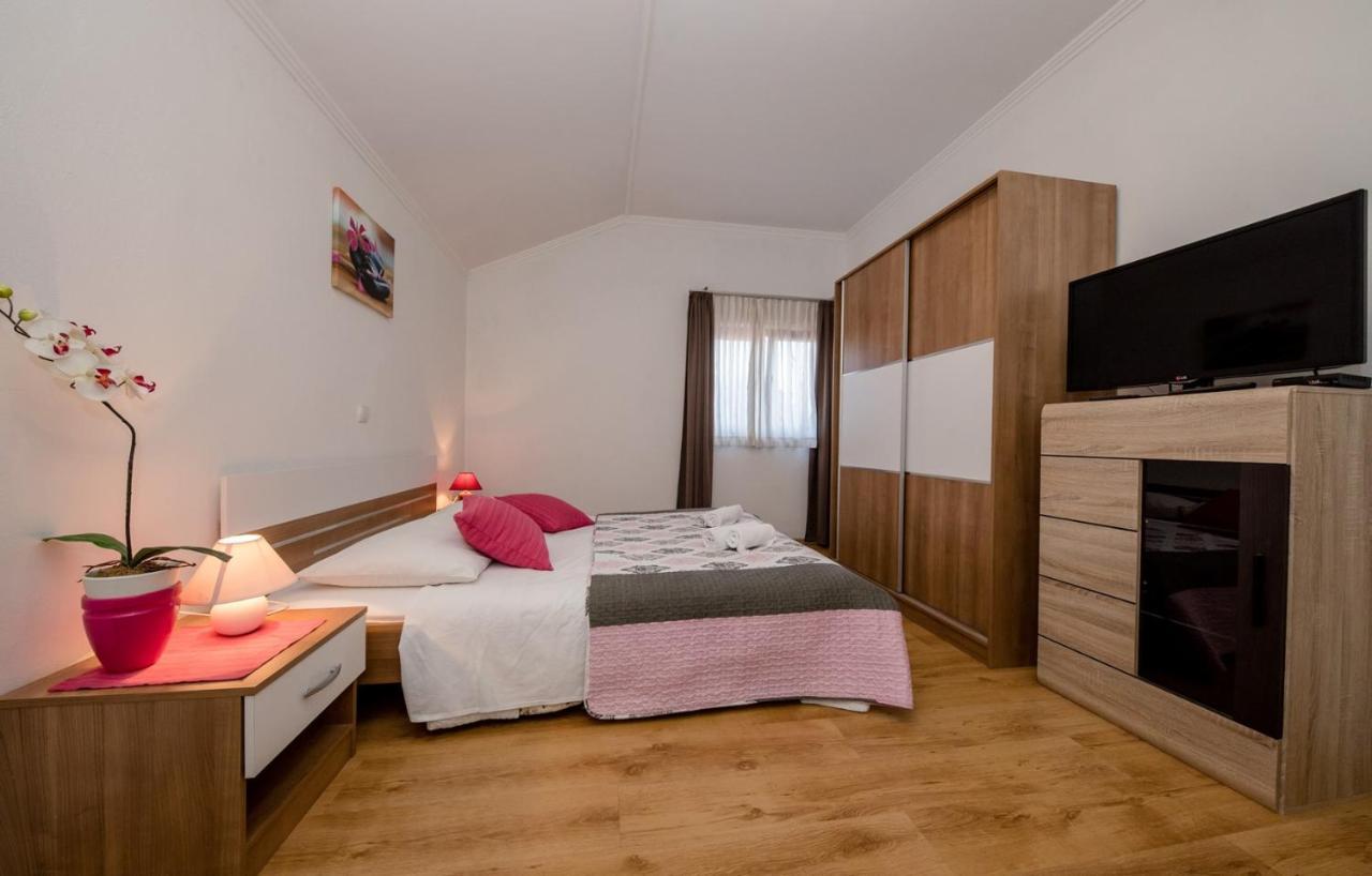 Apartments Vladimir 2835 Rab Town Zewnętrze zdjęcie